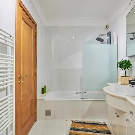 Amazing Downtown Family With Terrace And Parking Lisbon
