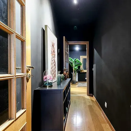 Amazing Downtown Family *