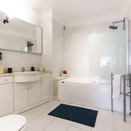 Amazing Downtown Family *