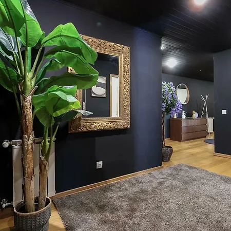 Amazing Downtown Family *