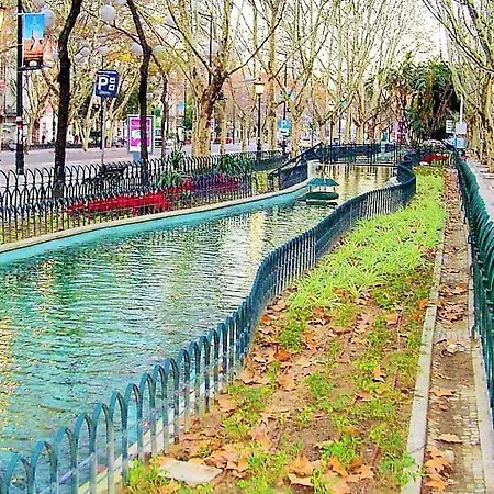 Διαμέρισμα Amazing Downtown Family *