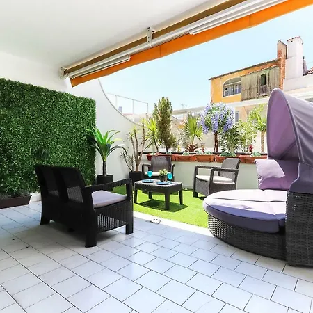 Amazing Downtown Family *